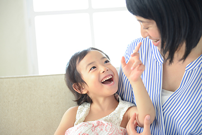 笑顔のママと子供